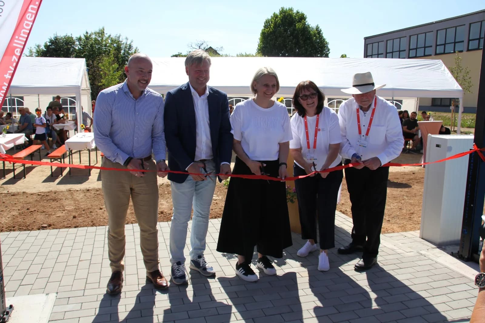 Offizieller Banddurchschnitt zur Eröffnung der Padelarena Zellingen